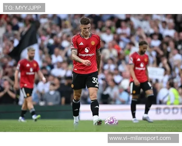 曼联训练情况更新:舍什科因伤缺席马奎尔梅努同样未现身 曼联训练情况更新:舍什科因伤缺席马奎尔梅努同样未现身