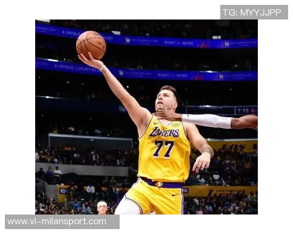 湖人首节失利半场落后绿军三分火力全开里夫斯状态低迷