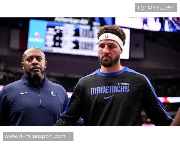 克莱半场神勇表现三分球9中6狂砍23分引发全场惊叹