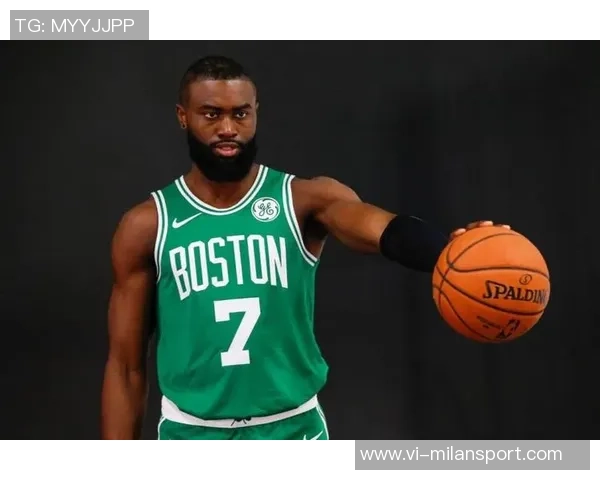 杰伦布朗高效表现三分球火力全开助力球队获胜